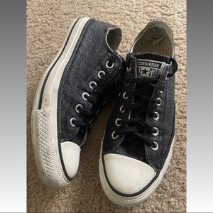 Women’s Converse (7.5)